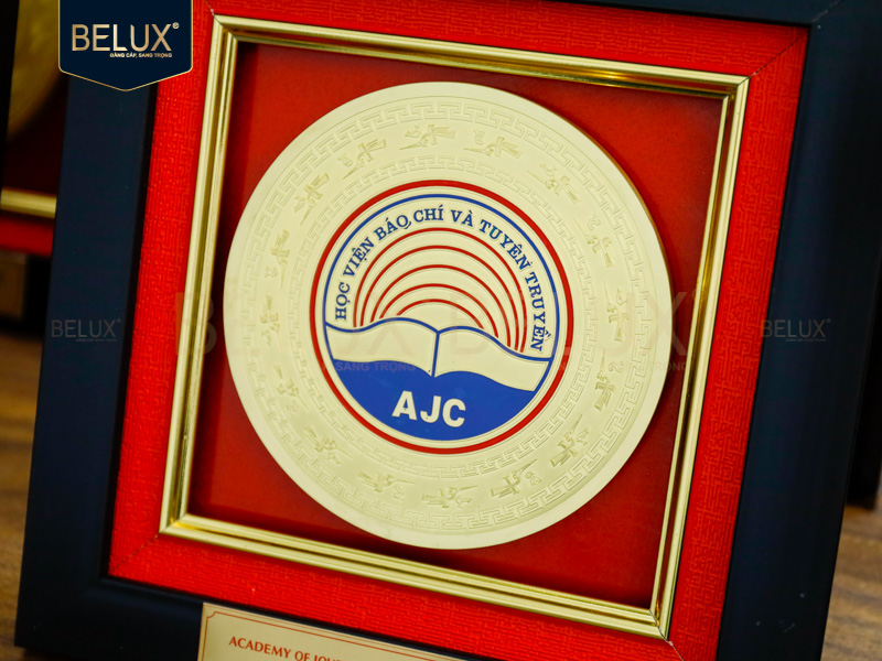 Lô 50 tranh AJC 20x20cm bằng đồng thiết kế theo yêu cầu